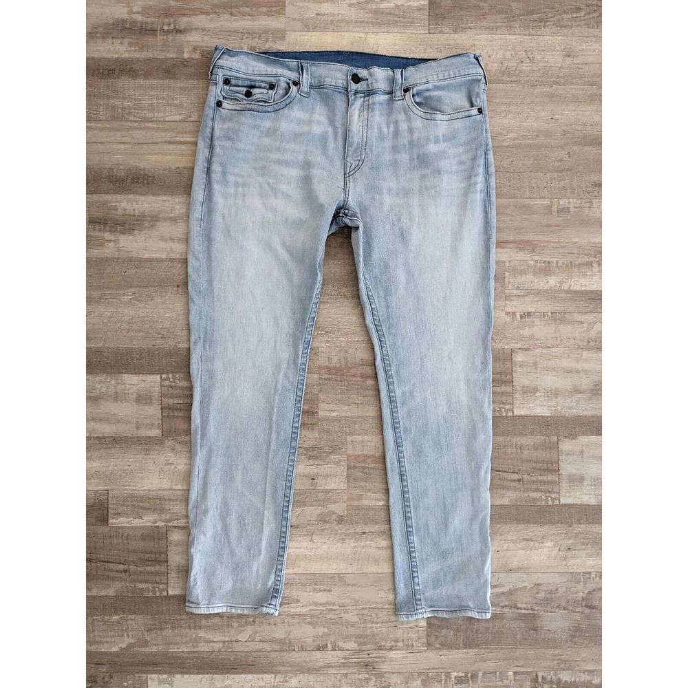True Religion Men's Geno Flap Big T Relaxed Slim Fit Light Wash Jeans 42x33 - Picture 2 of 4